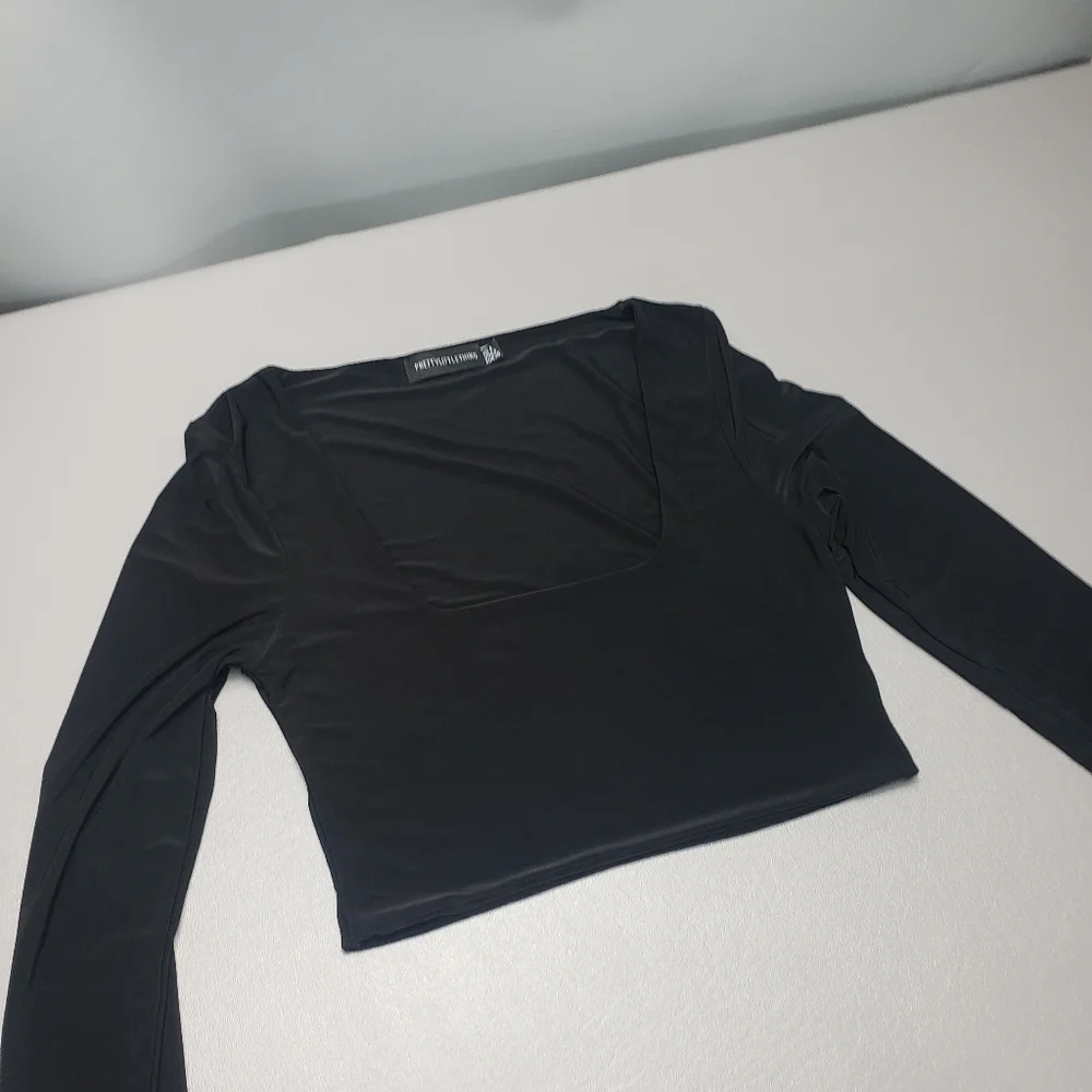 prettylittlething solid black boat neck long sleeve crop top women's 4